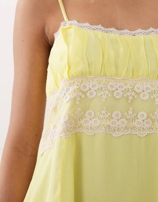 Dippin Daisys babydoll mini beach dress with lace detail in vanilla custard, 3 of 4