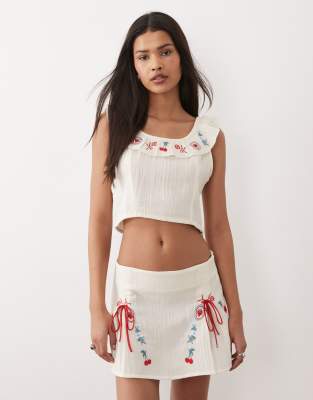 Dippin Daisys Printemps beach crop top in ditsy floral