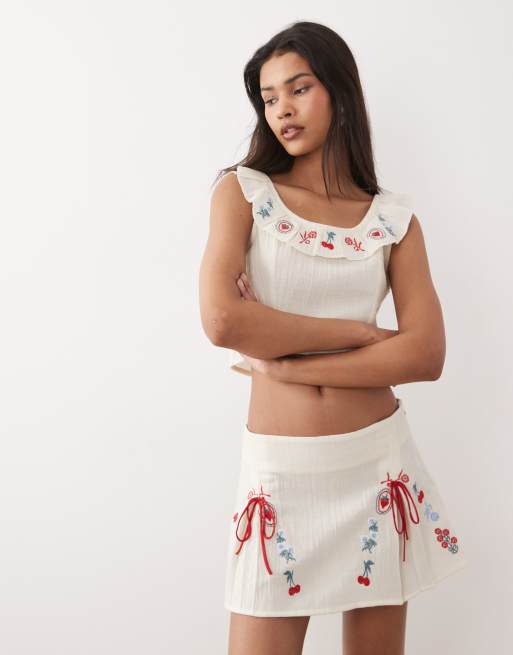 Dippin Daisy's Printemps mini beach skirt with tie detail in ditsy floral, 2 of 5