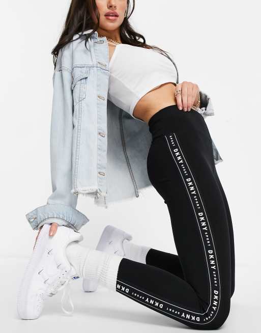 DKNY – 7/8 – Svarta mjukisbyxor med tejpad logga