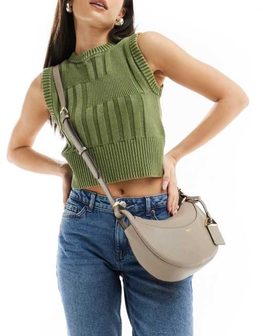 DKNY - Barbara - Borsa a tracolla a mezzaluna color toffee