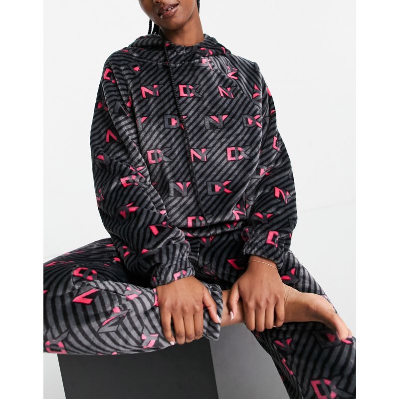 7wF3U Abbigliamento da casa DKNY - Completo in morbido pile borg con felpa con cappuccio e joggers, colore nero e rosa con stampa con logo