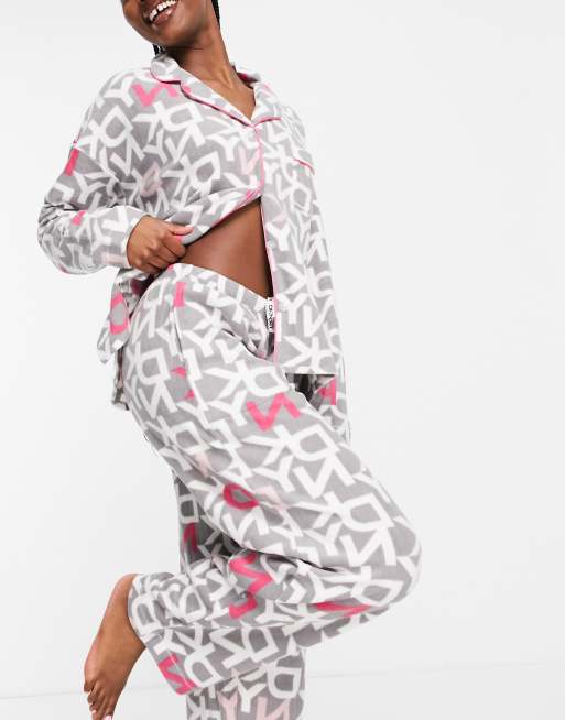 DKNY cosy stretch fleece gift wrapped logo printed revere pyjama set in grey/pink, 3 of 4