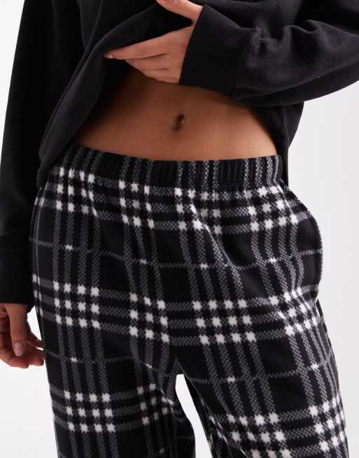 DKNY Folded top and pant pyjama set in black check plaid, 3 of 4