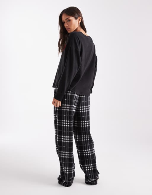 DKNY Folded top and pant pyjama set in black check plaid, 4 of 4