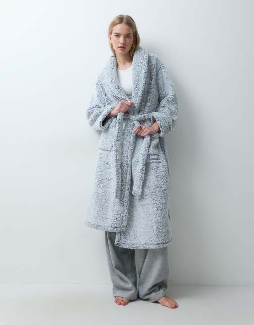 DKNY Long sherpa robe in light grey, 3 of 5