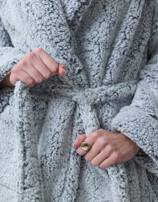 DKNY Long sherpa robe in light grey, 4 of 5