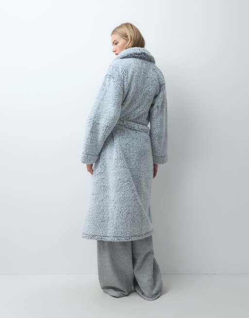 DKNY Long sherpa robe in light grey, 5 of 5