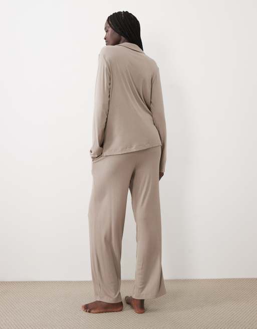 DKNY Long sleep ribbed pyjama set in light brown, 4 of 4