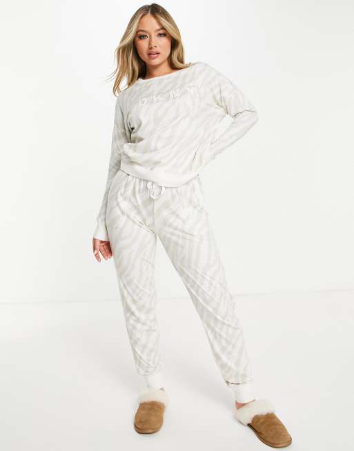 LONG SLEEVED TOP AND JOGGER SET