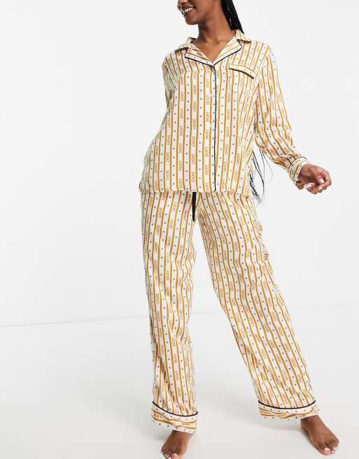 DKNY - Premium - Pyjamassæt i satin med cremefarvede striber og reverskrave, 4 af 4