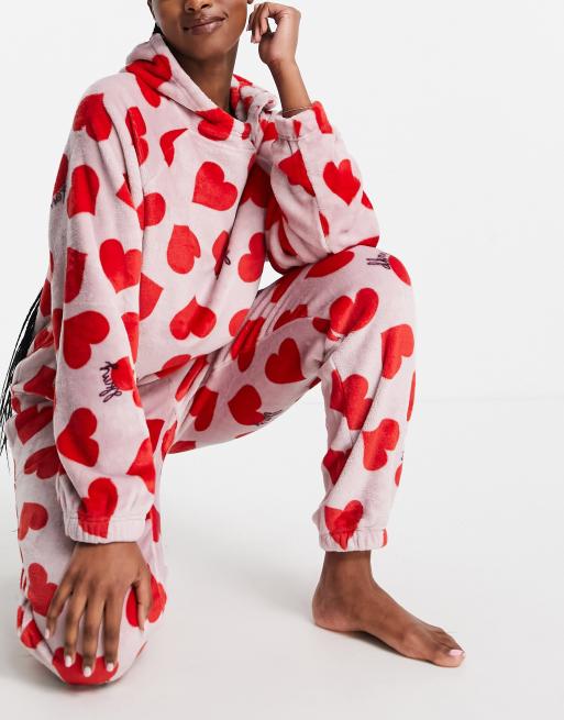 DKNY – Przytulny różowy zestaw: bluza dresowa z kapturem i joggersy z nadrukiem w serca