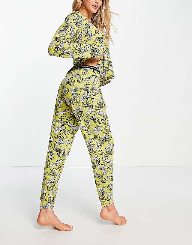 DKNY - pyjama set with joggers in yellow zebra print