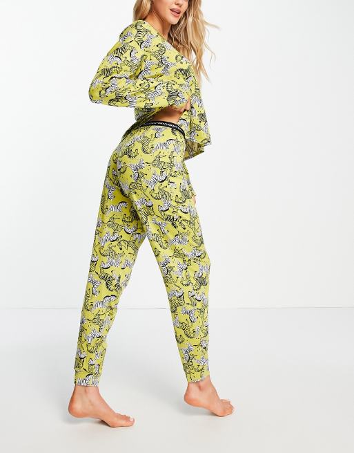 DKNY - Pyjamaset met joggingbroek met zebraprint in geel