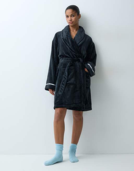 DKNY Short fleece robe in black, 2 of 4