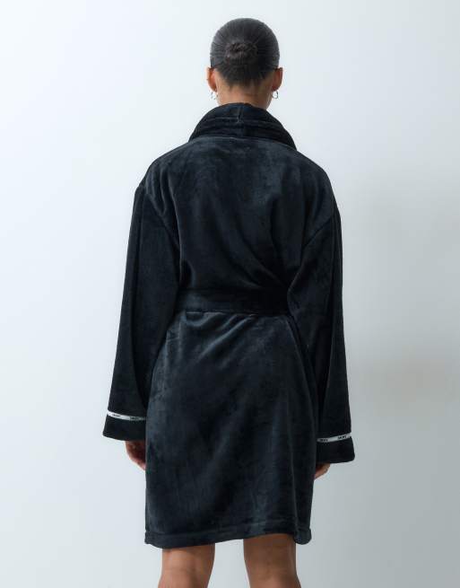 DKNY Short fleece robe in black, 4 of 4
