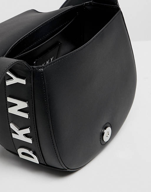 DKNY Sort crossbody-taske i læder med med logo metal | ASOS