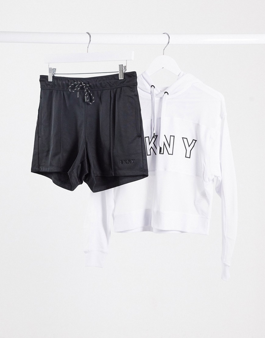 DKNY – Svarta träningsshorts med logga på midjebandet