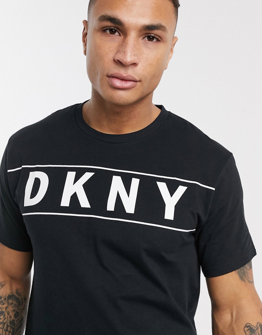 DKNY - T-shirt girocollo nera con logo grande-Nero