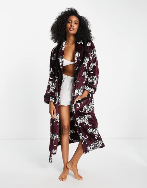 DKNY Vestaglia in ciniglia bordeaux con stampa di cuori ASOS