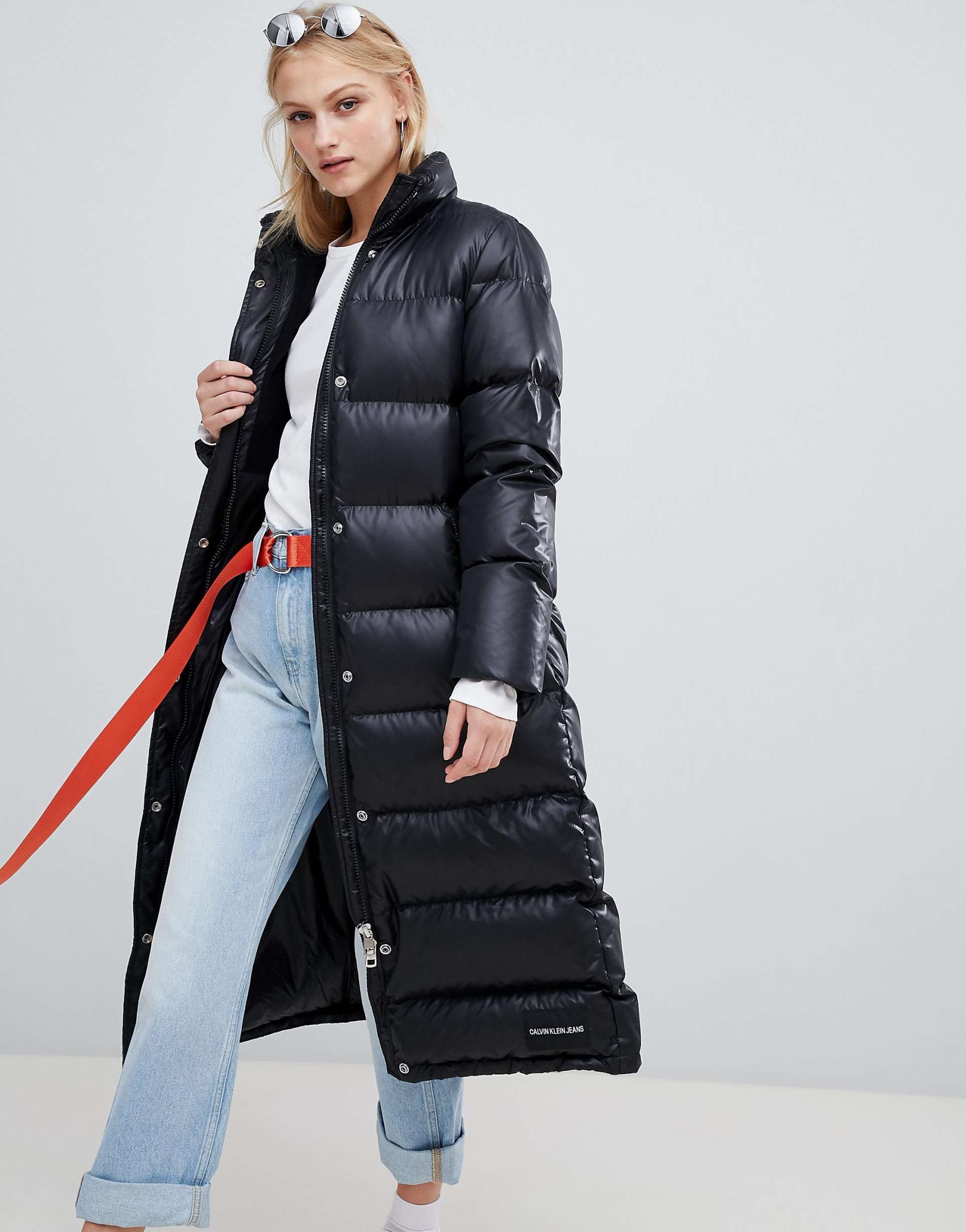 Calvin klein пуховик женский. Пуховик Кельвин Кляйн. Пуховик Кельвин Кляйн черный. Пуховик Кельвин Кляйн женский. Куртка длинная Кельвин Кляйн.