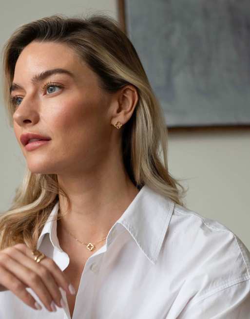 D.LOUISE Classic waterproof clover studs in gold, 3 of 3