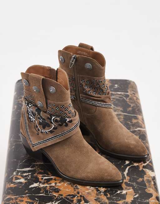 Dolce Vita Mekala westernboots med bandanadetalj i olivfärgad mocka, 3 av 5