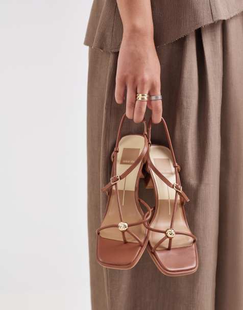 Dolce Vita - Mylee - Sandalias tostadas de tacón medio de cuero con diseño de tiras y herrajes dorados - view 1