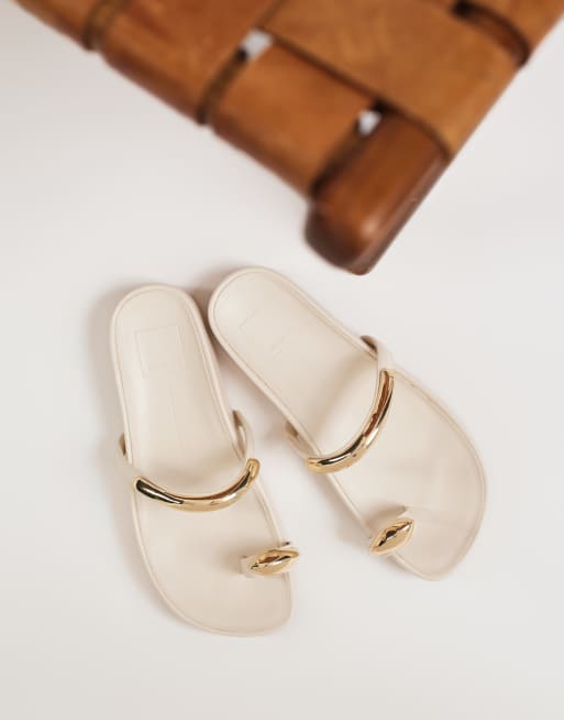 Dolce Vita Sayah toe loop sandals with gold hardware in cream leather, 3 of 4