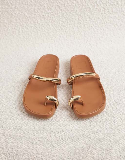 Dolce Vita Sayah toe loop sandals with gold hardware in tan leather, 3 of 4
