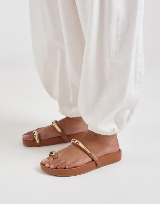 Dolce Vita Sayah toe loop sandals with gold hardware in tan leather, 4 of 4