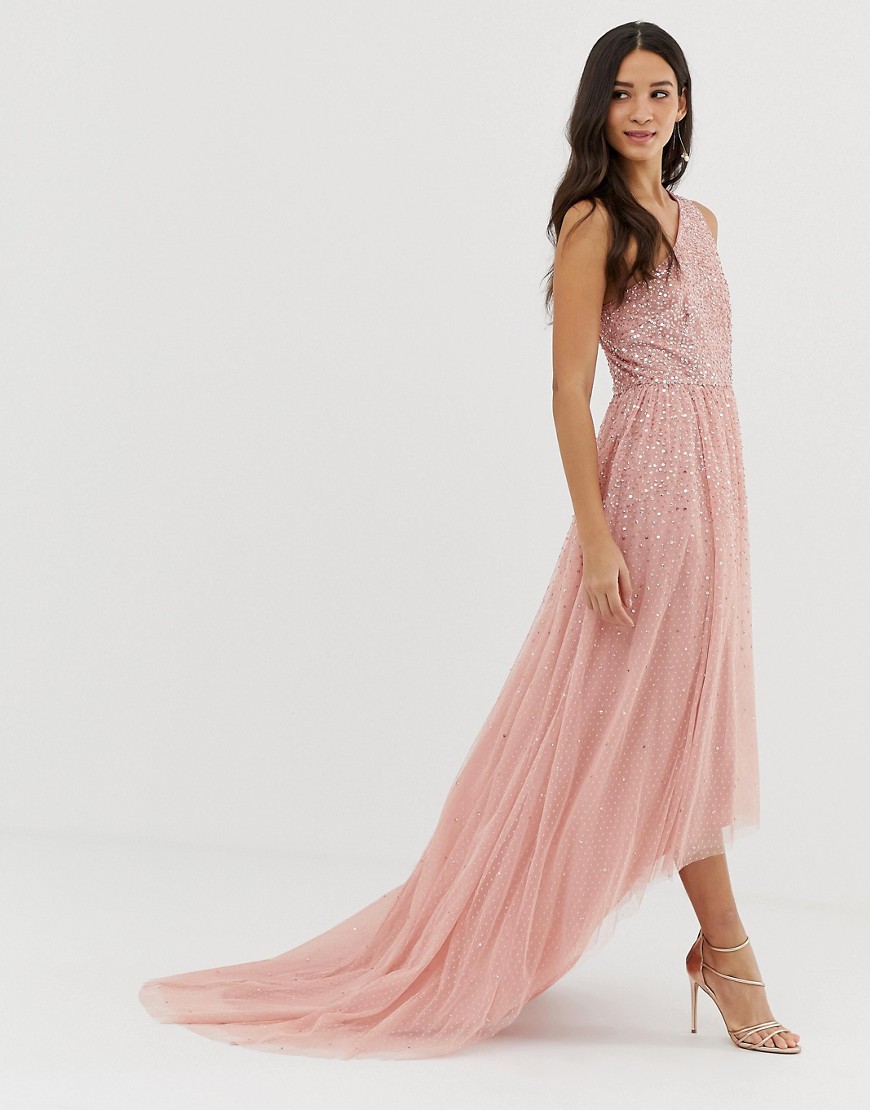 Dolly & Delicious – rosa balklänning i maximodell med bar axel och varierande längd