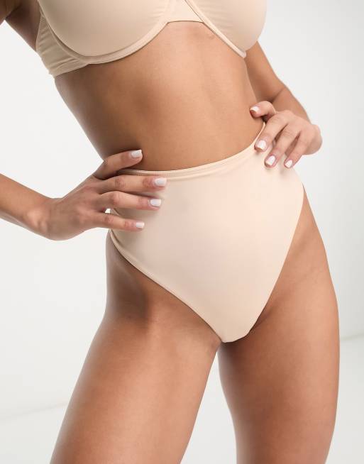 Dorina – Evelyn – Wysoko wycięte modelujące stringi w biszkoptowym kolorze