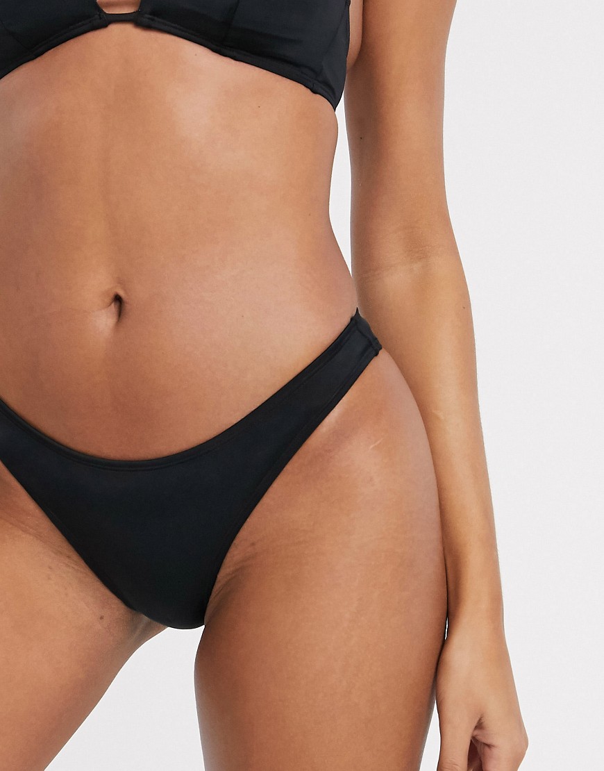 Dorina - Kenya - Hoog opgesneden Braziliaans bikinibroekje van gerecycled polyester in zwart