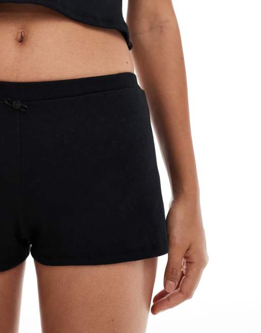 Dorina Pantaloncini traforati morbidi neri con bocciolo di rosa