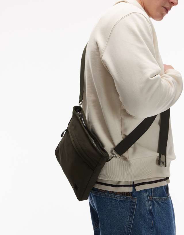 WOODWOOD トラベルバッグ Double A By Wood Wood florian side bag in grape leaf | ASOS