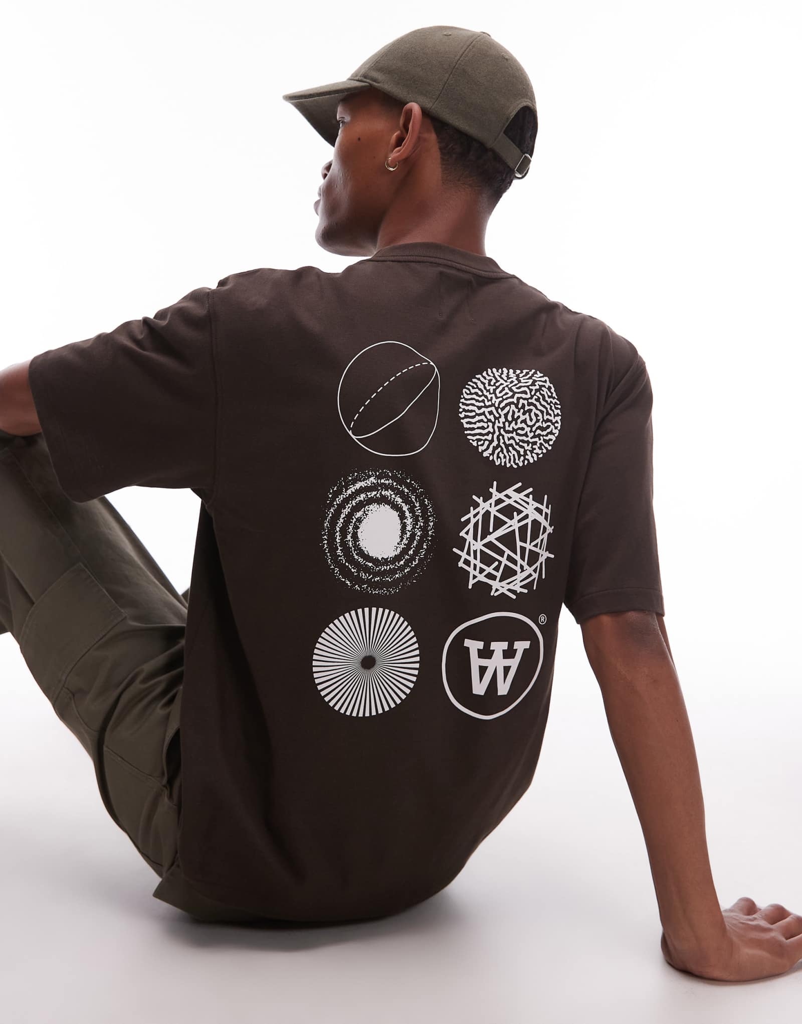 Футболка с принтом Double A By Wood Wood liam на спине шоколадно-коричневого цвета