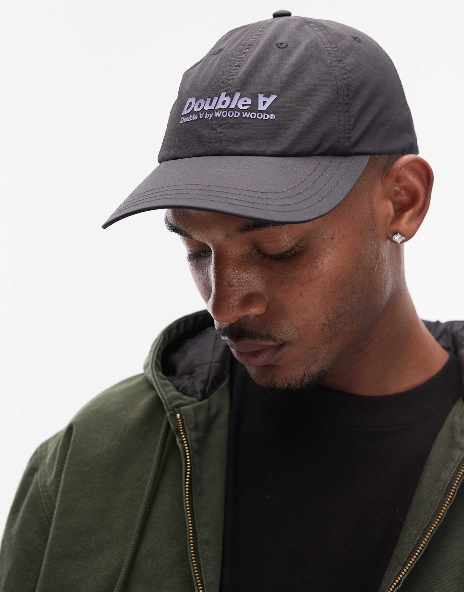 Колпачок с курсивом Double A от Wood Wood tech черного цвета