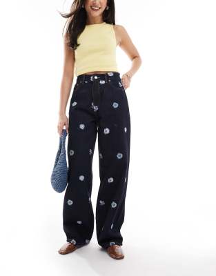 Dr Denim Dr Denim Donna relaxed fit baggy boyfriend jeans in stream rinse flower embroidery-Blue