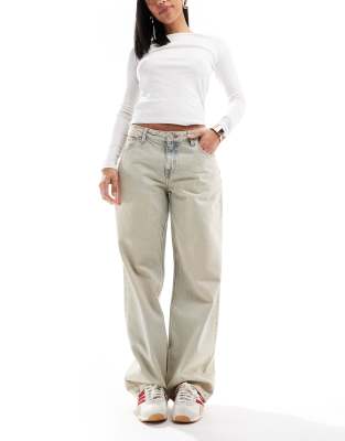 Dr. Denim - Hill - Locker sitzende Jeans in hellblauer Stream-Pale-Vintage-Waschung mit tiefem Bund, weitem Bein und ger...