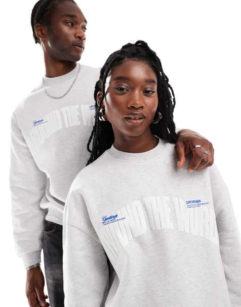 Dr Denim – Kenan – Ljusgrå, melerad sweatshirt i unisex-modell och kraftigt tyg med avslappnad passform och "Around the World"-broderi - view 1