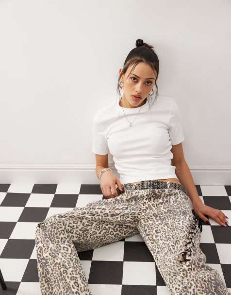 Dr Denim - Kenna - Slim-fit, vormgevend geribbeld T-shirt met stretch en korte mouwen in wit - view 1