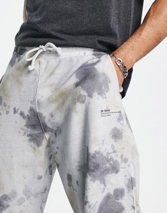 https://images.asos-media.com/products/dr-denim-kyro-tie-dye-sweatpants-in-gray/202451853-3?$n_550w$&wid=550&fit=constrain