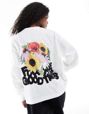 Dr. Denim - Langärmliges Oversize-Shirt in Wollweiß mit „Times"- und Blumenprint auf dem Rücken