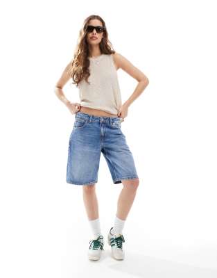 Dr Denim - Lea - Lässig geschnittene Jort-Shorts in verblasstem, verwaschenem Stream-Sky-Mittelblau mit niedrigem Bund