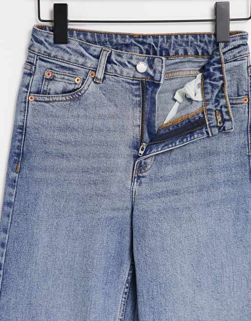 Dr Denim Li straight leg mid rise jeans in light wash blue, 3 of 4