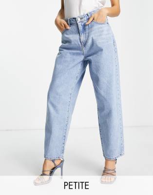 Dr Denim Petite Bella oversized mom jeans in light wash blue | ASOS