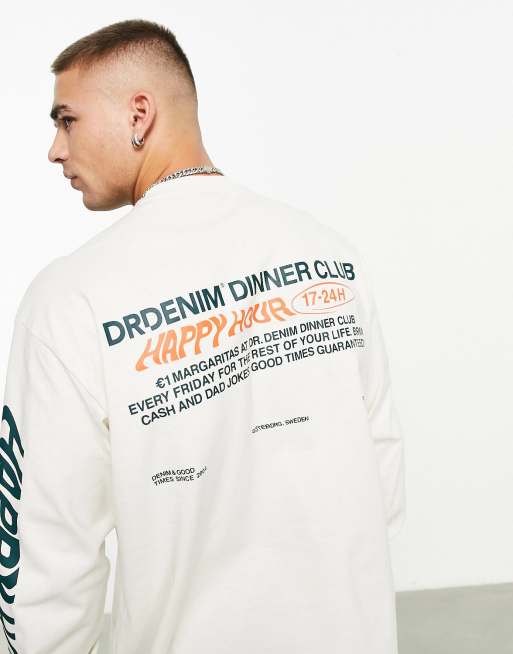 Dr Denim – Reno – Langärmliges Oberteil in gebrochenem Weiß mit lockerem Schnitt und „Happy Hour“-Rückenprint