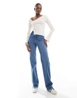 Jean basique à chevilles usées - bleu denim
