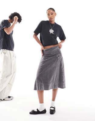 Dr Denim Dr Denim unisex Trooper relaxed fit t-shirt with 'world traveller' front graphic print in off black traveller